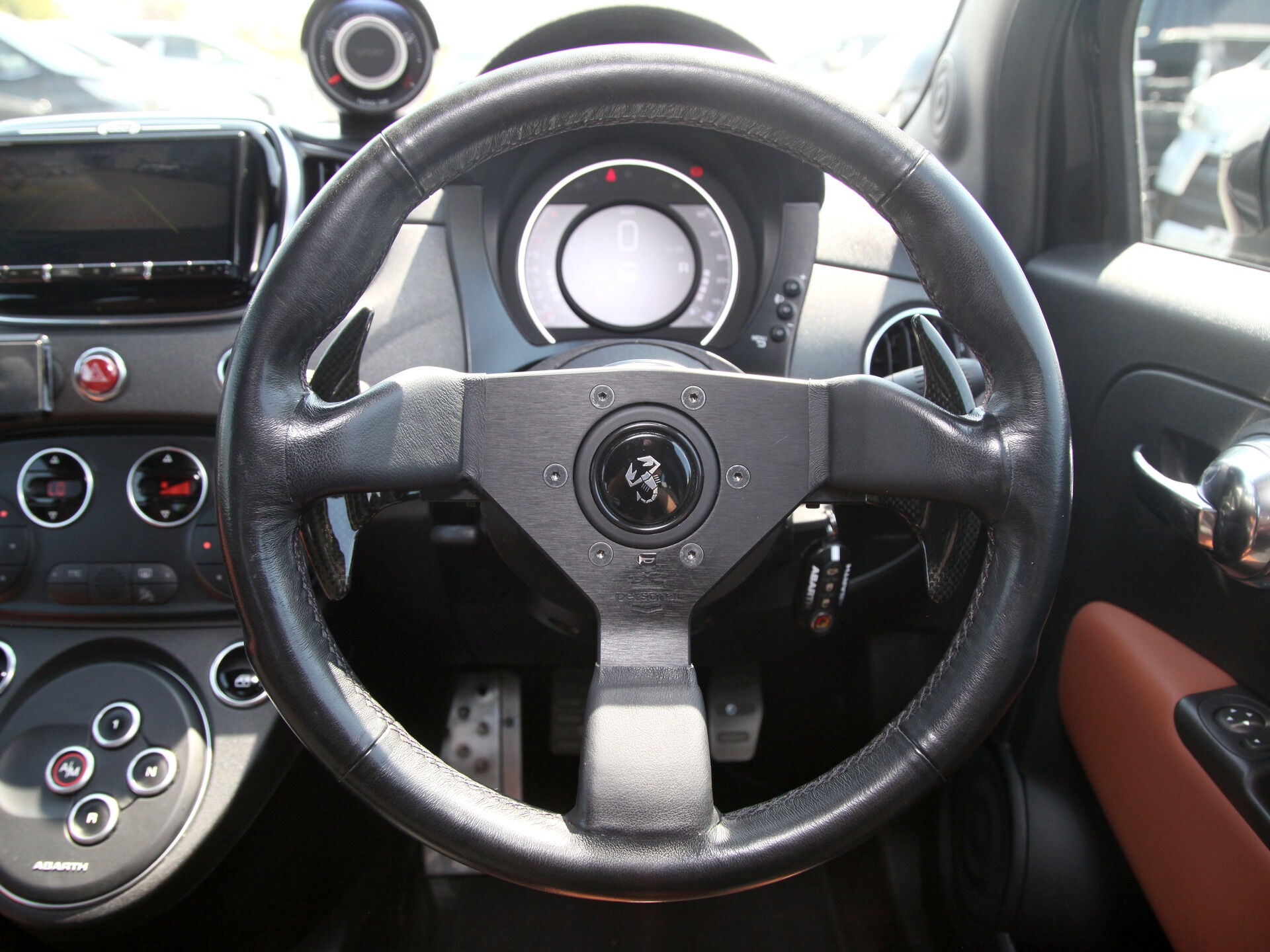 令和2年式 アバルト595入庫しました🚗✨