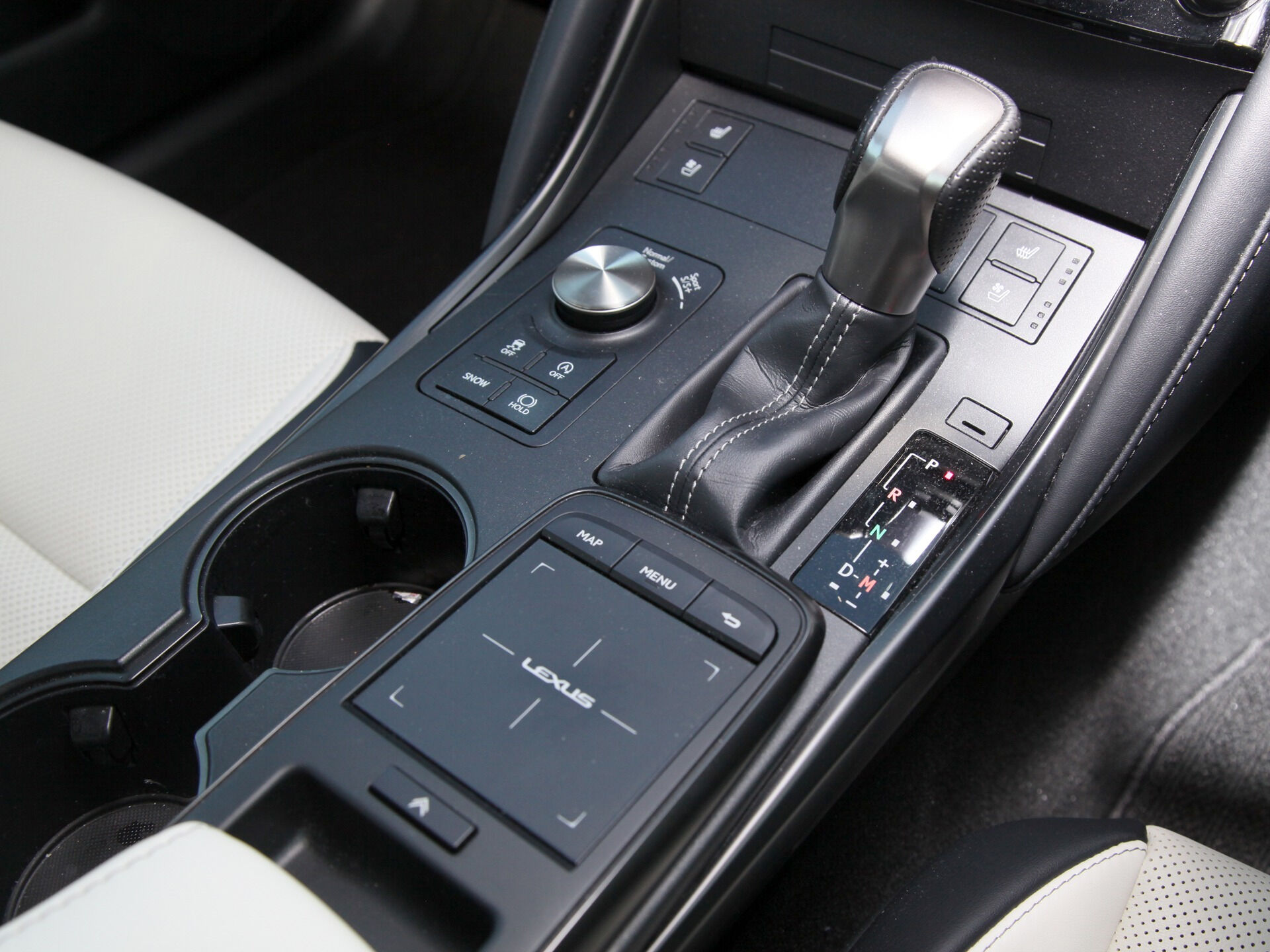 令和5年式 レクサスIS入庫しました🚗✨